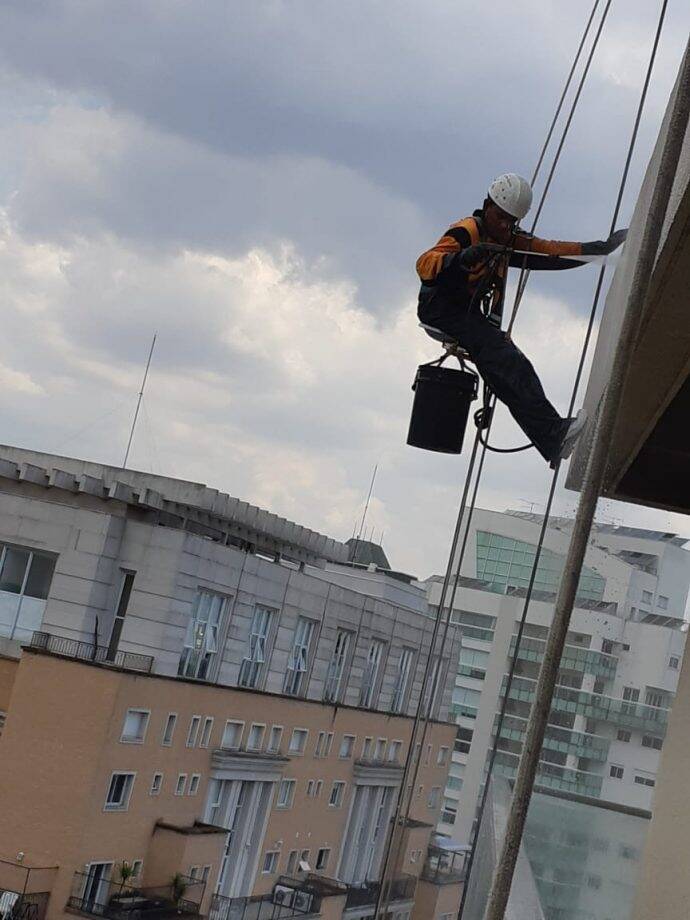 Edifício Praça Vila Nova - Hidrojateamento e Limpeza de Fachada